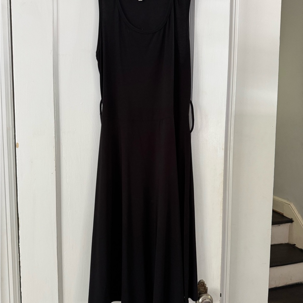 Chic Black Sleeveless Midi Dress